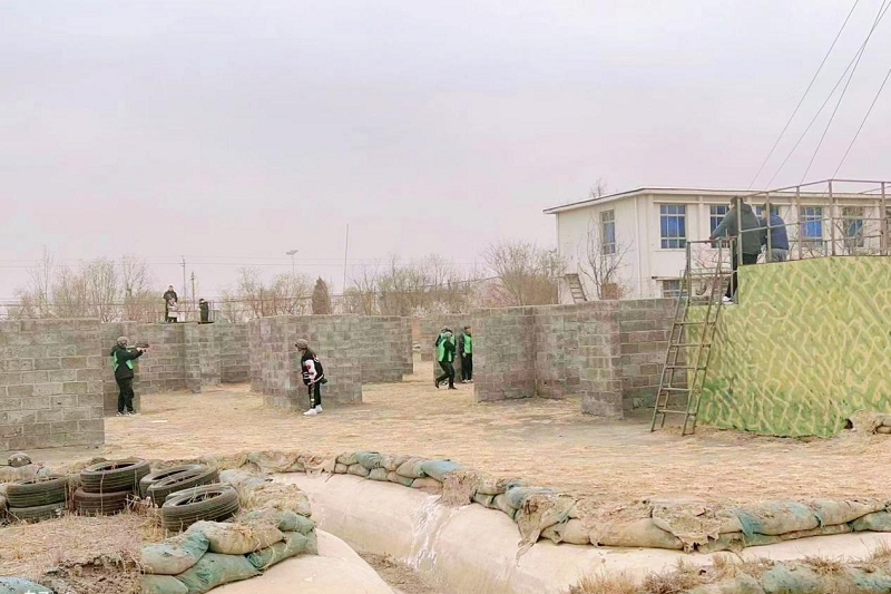 学院心理健康教育与咨询中心成功举办真人CS竞技活动