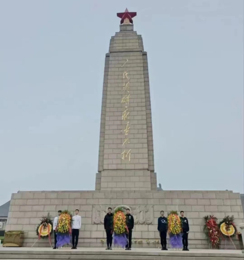 石油学子根植红色基因，清明祭奠缅怀英烈