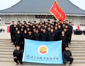 我校国旗护卫队受邀参加清明联合祭扫活动