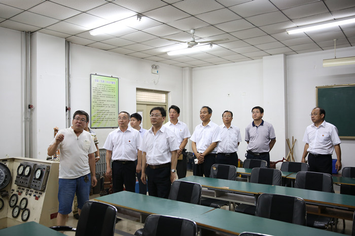 新闻速递 学院新闻 7月14日,华北油田公司副总经理朱庆忠等一行6人