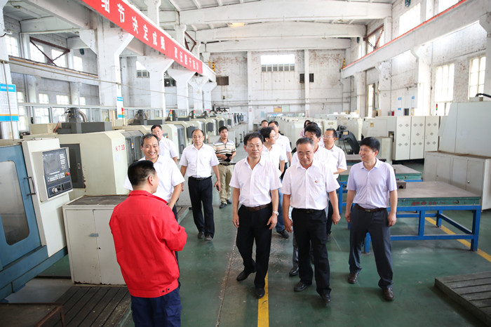 新闻速递 学院新闻 7月14日,华北油田公司副总经理朱庆忠等一行6人