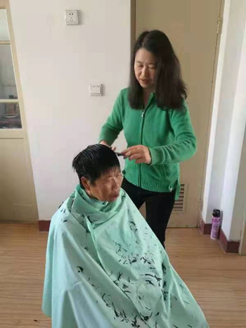 理发不出门，全凭手艺精.jpg